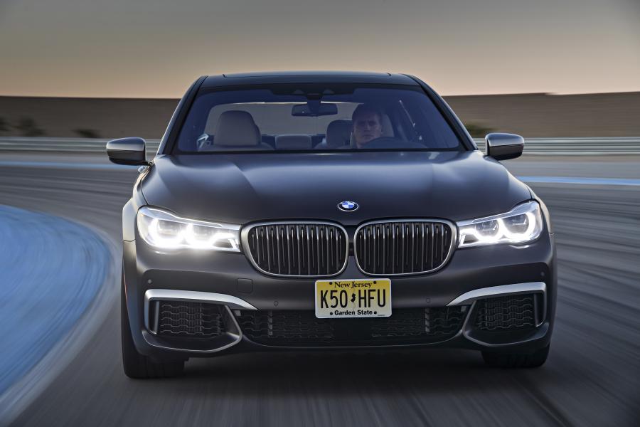  BMW M760i xDrive 2017 года  (NA) (фото 135 из 154)